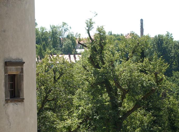 4. Wiśnicz - wzgórze klasztorne - obecnie więzienie - widok z balkonu zamkowego.JPG