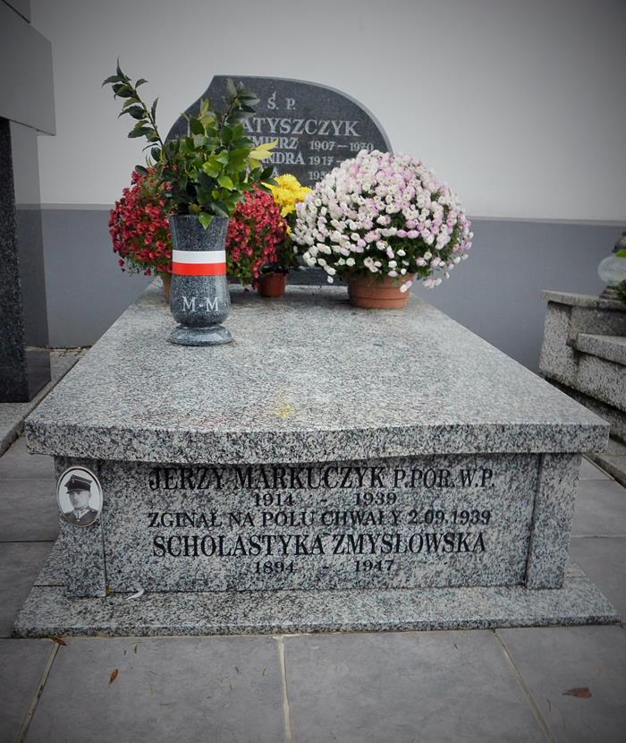 Grób żołnierski (2).JPG