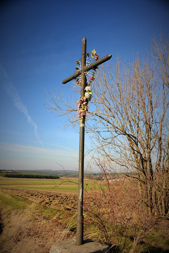 Krzyż ze szrapneli - okolice Jangrotu (3).JPG