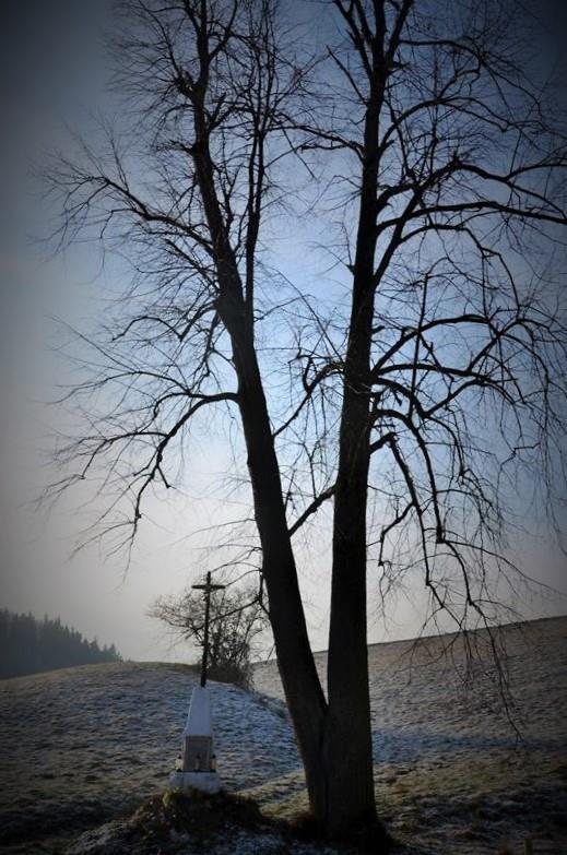 Skała - krzyż ze szrapneli (1).JPG