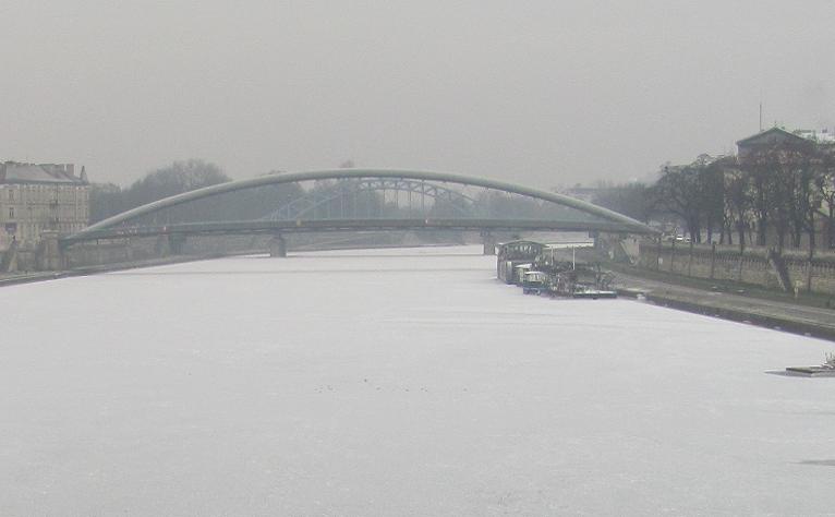 Kładka Bernatka i Most Piłsudskiego - widok z Mostu Powstańców Śląskich.JPG