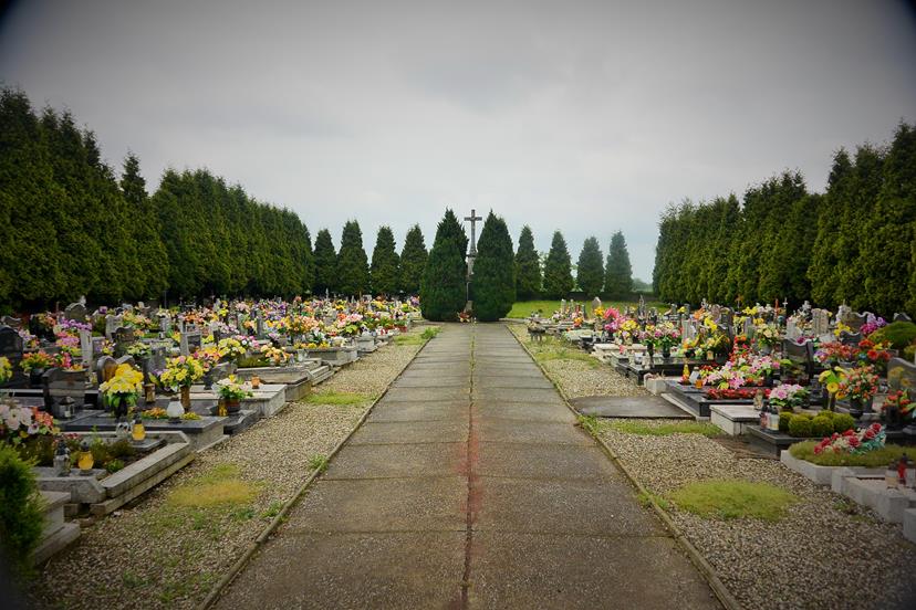 Nieboczowy - cmentarz w maju 2015 roku (1).JPG
