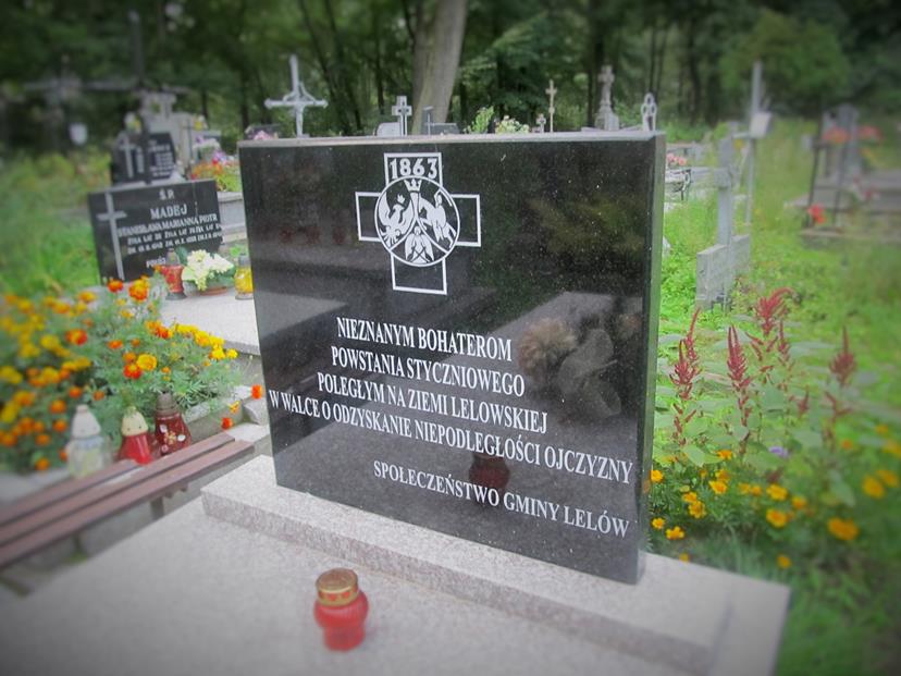 Lelów - grób Powstańców Styczniowych (2).jpg