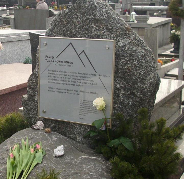 Dąbrowa Górnicza - symboliczny grób Tomasza Kowalskiego - fot.1.JPG