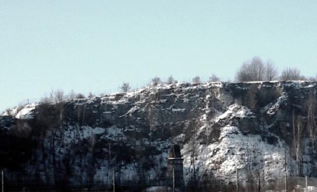 Kamieniołom Miejski w Podgórzu - widok od ul. Wielickiej - fot.  z 2011 r..JPG