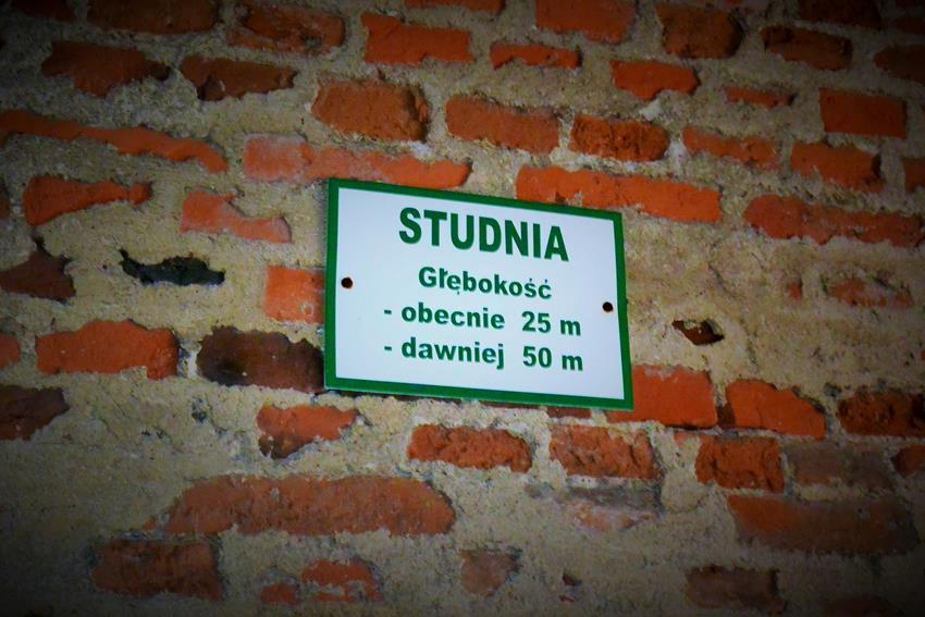 Studnia w zamku Lipowiec (4).JPG