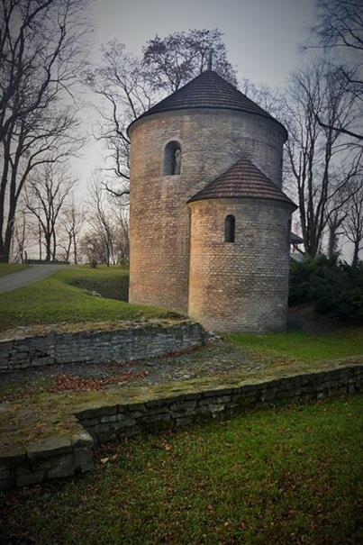 Fragment bruku i rotunda.JPG