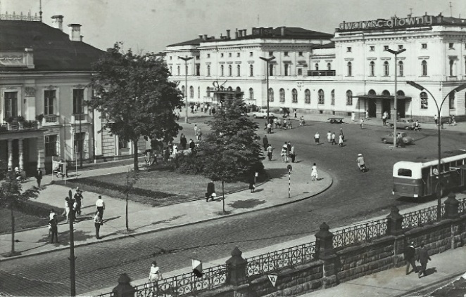 Dworzec PKP - lata 60-te XX w..jpg