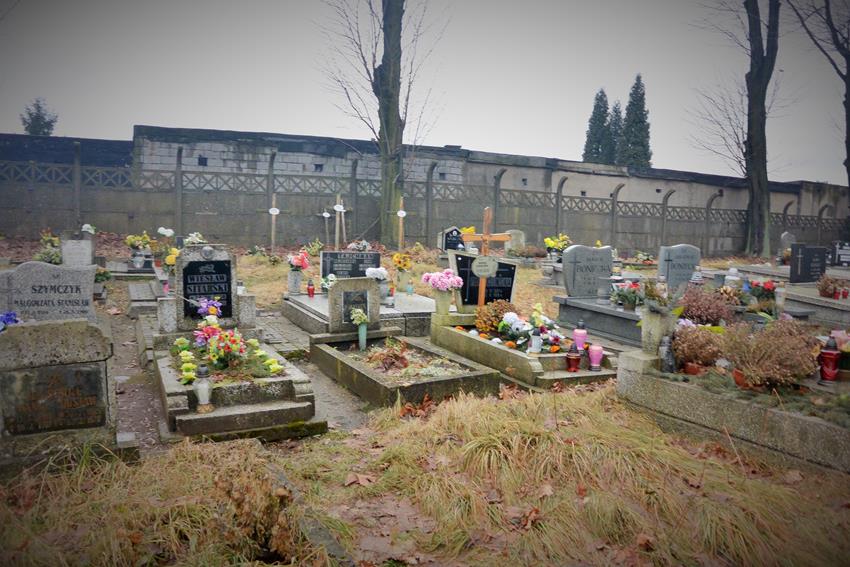 Widok ogólny na cmentarz (5).JPG