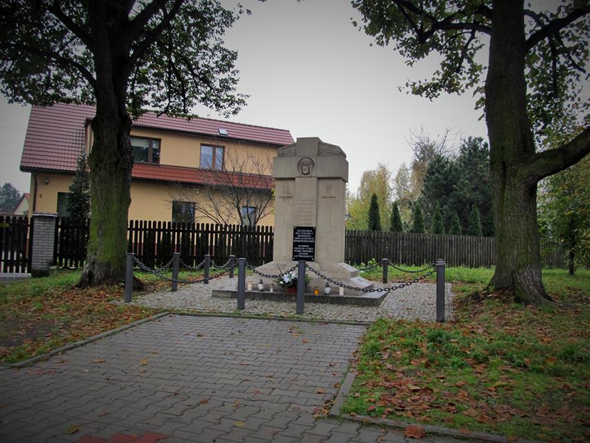 Pomnik w Żernikach (1).jpg
