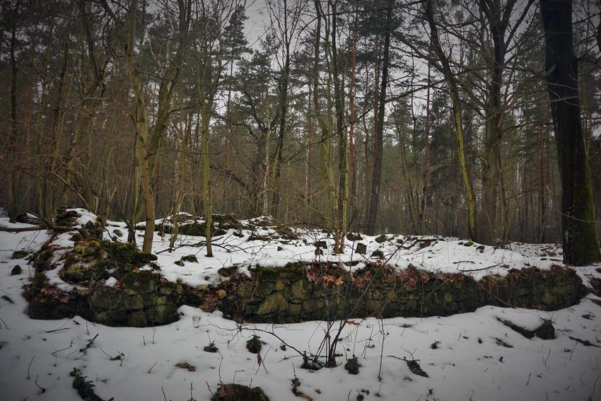 Resztki drugiej, centralnie ulokowanej kaplicy (1).JPG