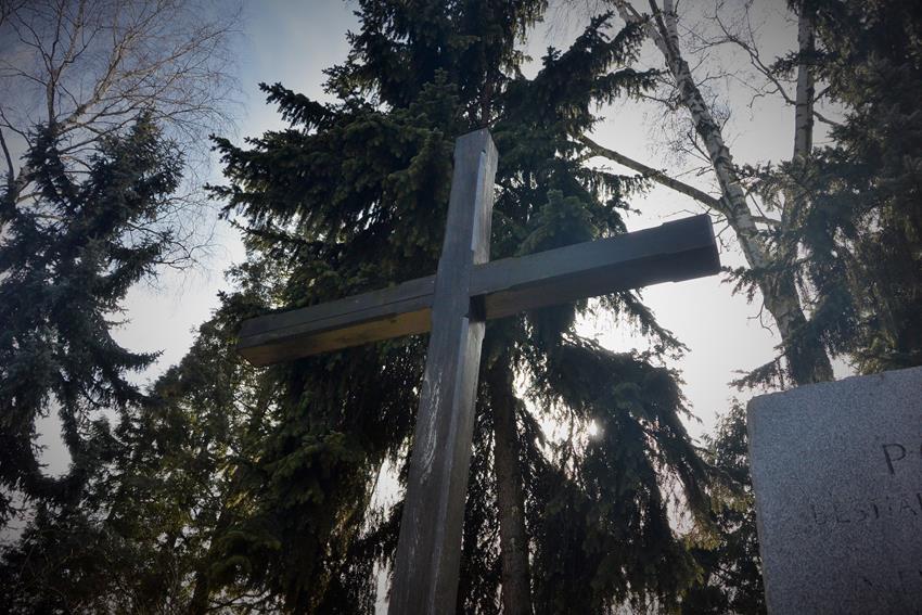 Krzyż i obelisk (4).JPG