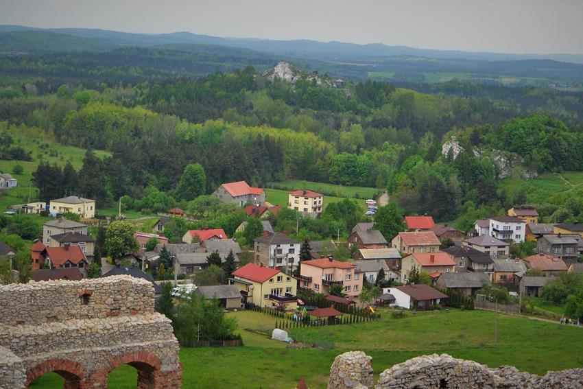 Widok na Górę Birów z Zamku Ogrodzieniec.JPG