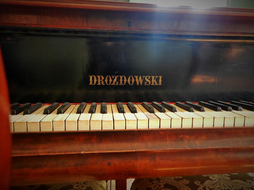 Fortepian, na którym grywała żona mistrza, Teodora Matejko (2).JPG