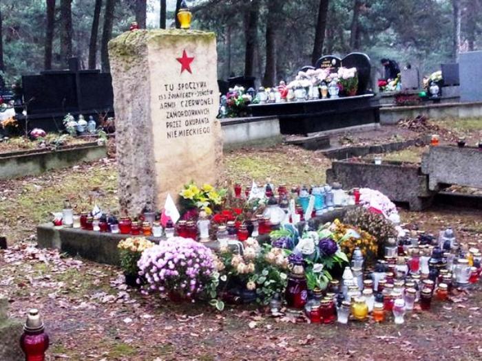 Cmentarz jeńców radzieckich  na Borku Fałęckim - fot. 5.JPG