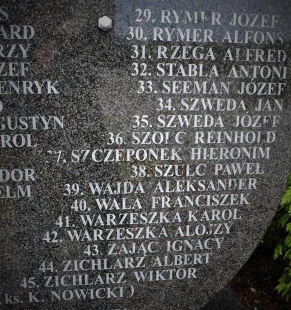 Olza - pomnik poległych w II Wojnie Światowej (6).JPG