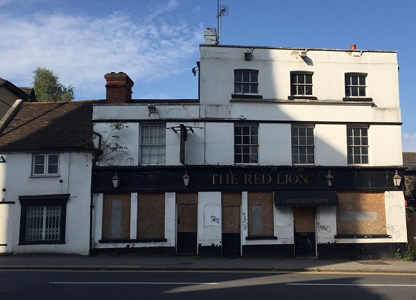 pub red lion.jpg