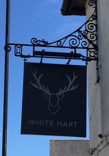 pub white hart.jpg