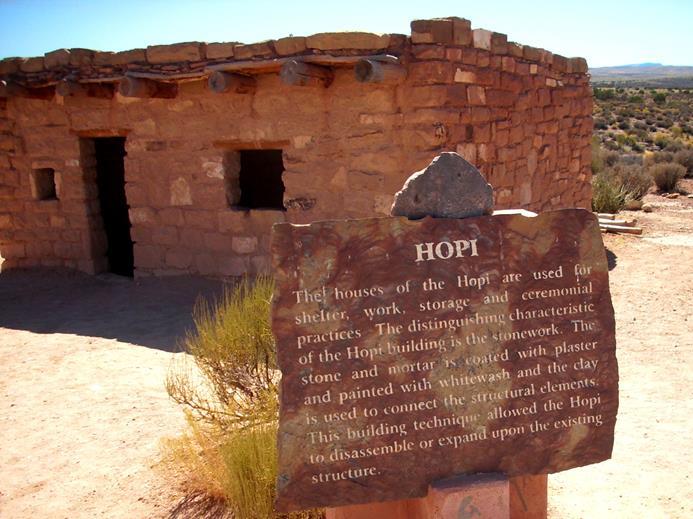 Dom Hopi - fot 1..JPG