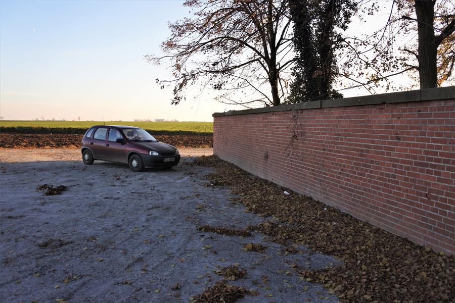 Marszowice - ślady ostrzału na cmentarzu (9).JPG