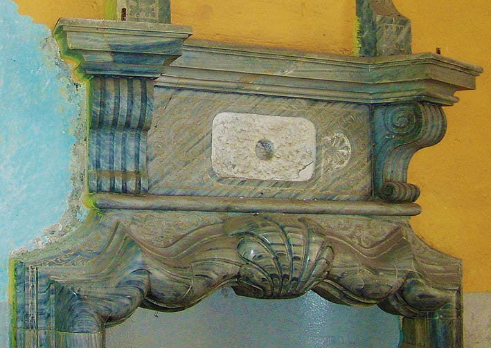 9. Roztoka- sala 2 - kominek 2 - fragment.jpg