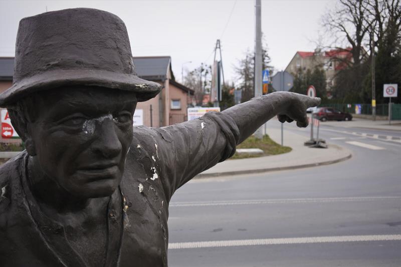 Aaa… mądrego to i przyjemnie posłuchać. No Corsą podjechać można, a na człowieku… się tylko potknąć..JPG