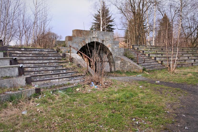 Opuszczony stadion (12).JPG