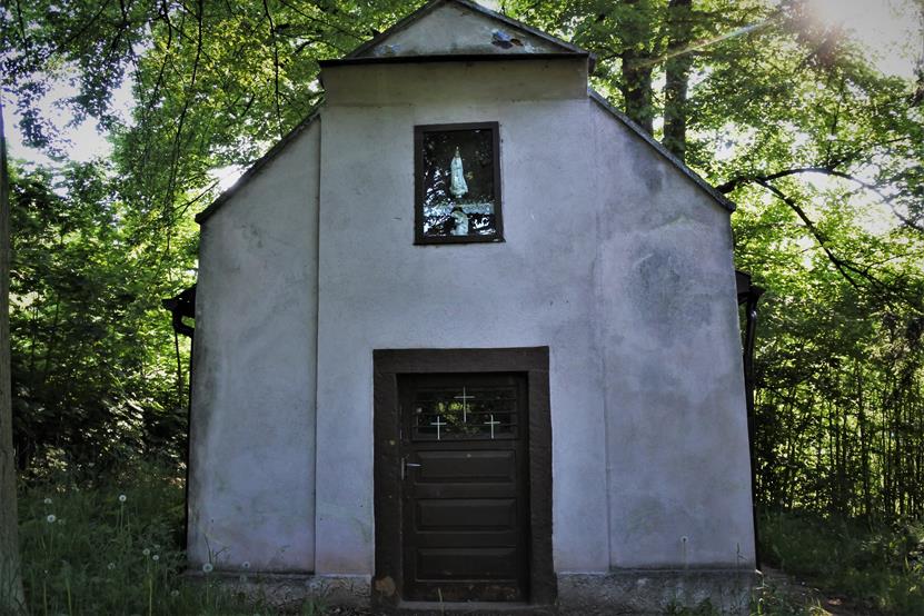 Słupiec - kaplica i grobowiec (4).JPG