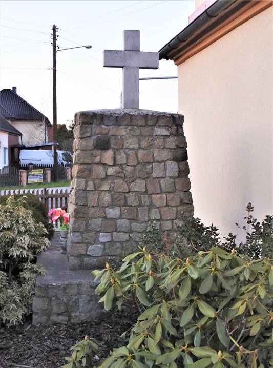 Pogórze - Pomnik Poległych (3).JPG