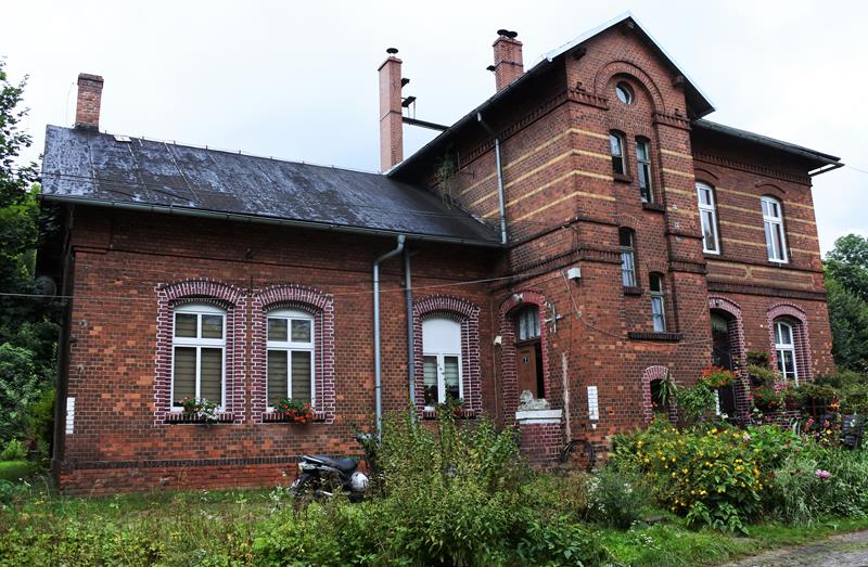 Kaczorów - dworzec kolejowy (1).JPG