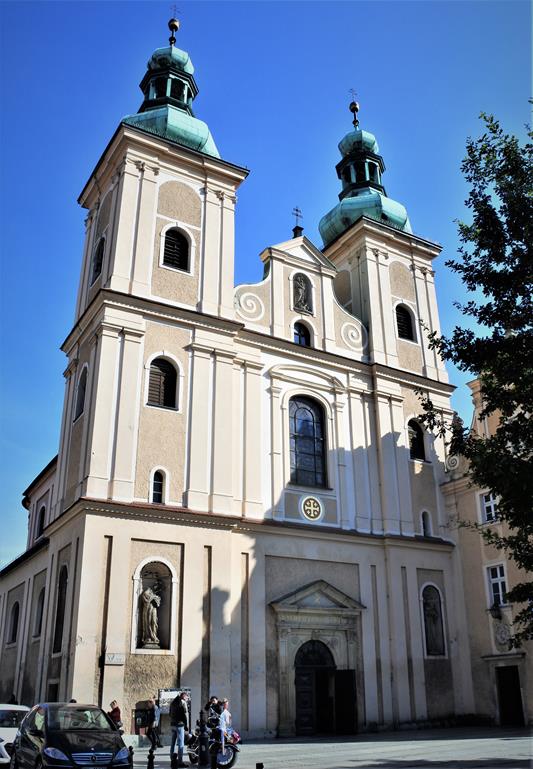 Ślady na kościele i znaczniki w kościele (1).JPG