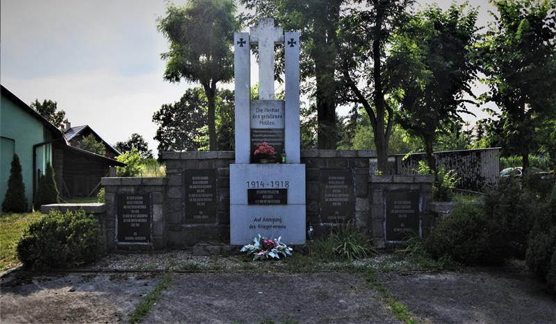 Bierawa - pomnik poległych (2).JPG