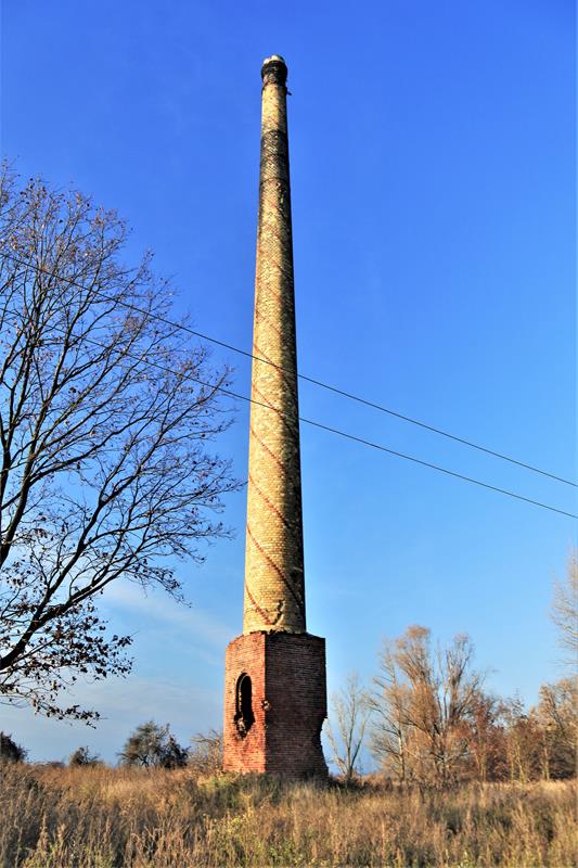 Komin dawnej cegielni (1).JPG