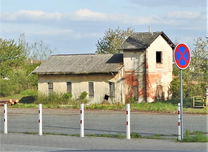 Domniemana parowozownia z wieżą ciśnień (3).JPG