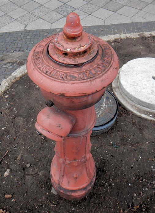 Hydrant przy banku (3).JPG