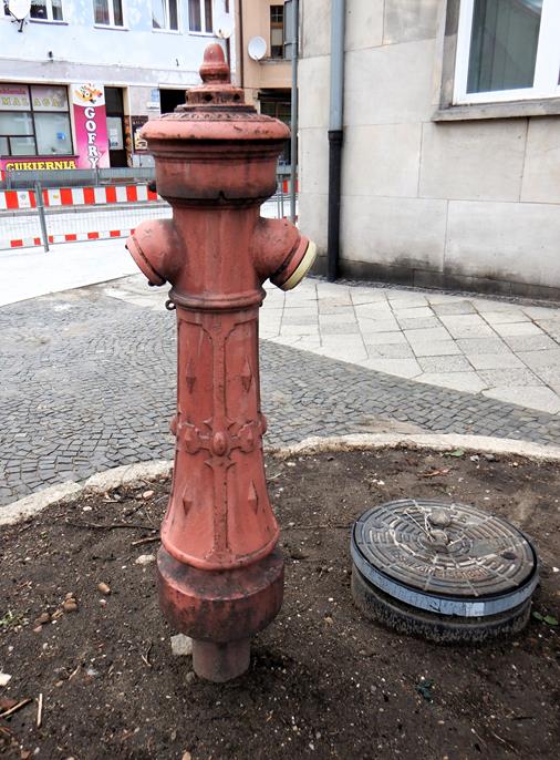 Hydrant przy banku (6).JPG