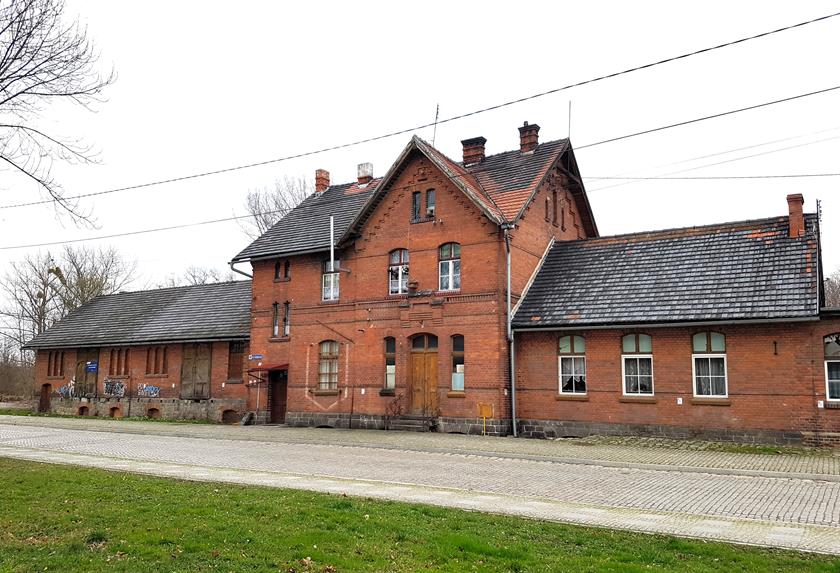 Niemcza - dworzec kolejowy (1).jpg
