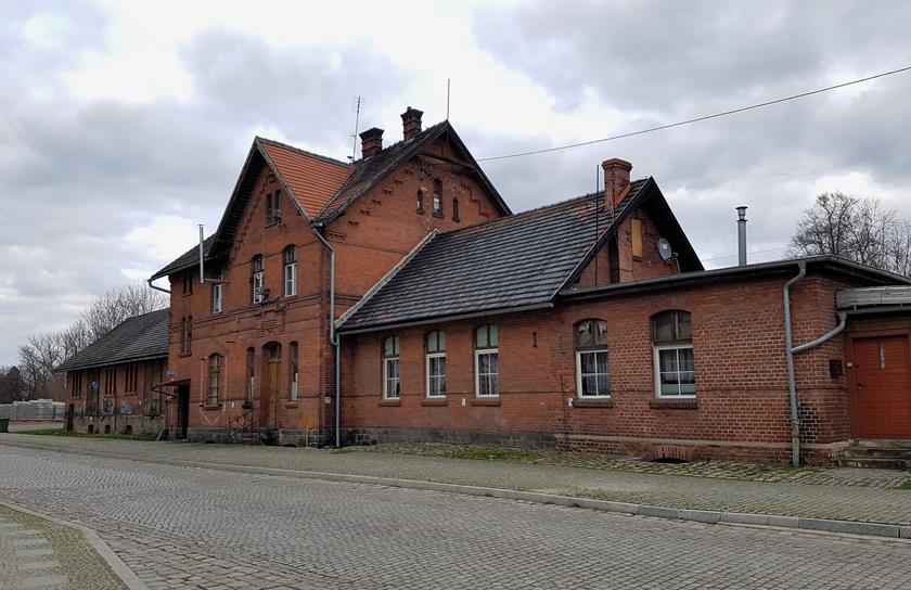 Niemcza - dworzec kolejowy (3).jpg